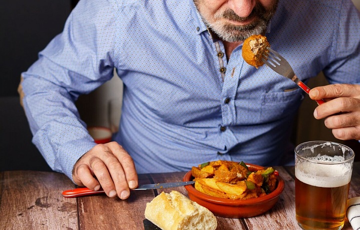 Za obědy si opět o trochu připlatíme