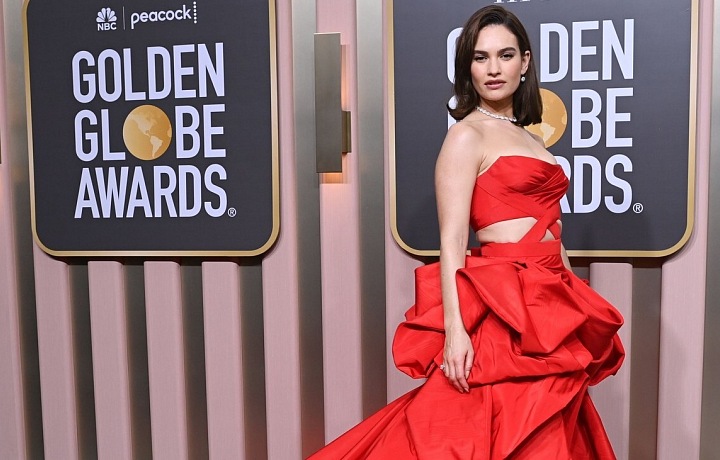 Krásná Lilly James 