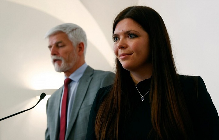 Tisková mluvčí Markéta Řeháková a prezident Petr Pavel