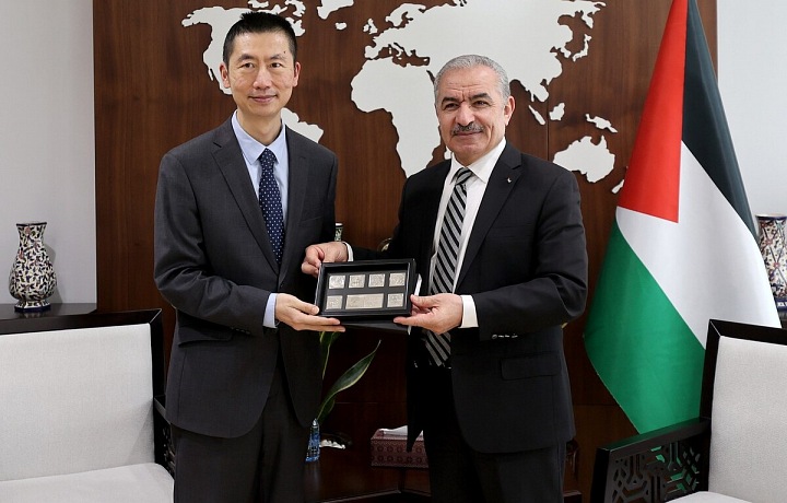 Palestinský premiér a velvyslanec Číny v Palestině