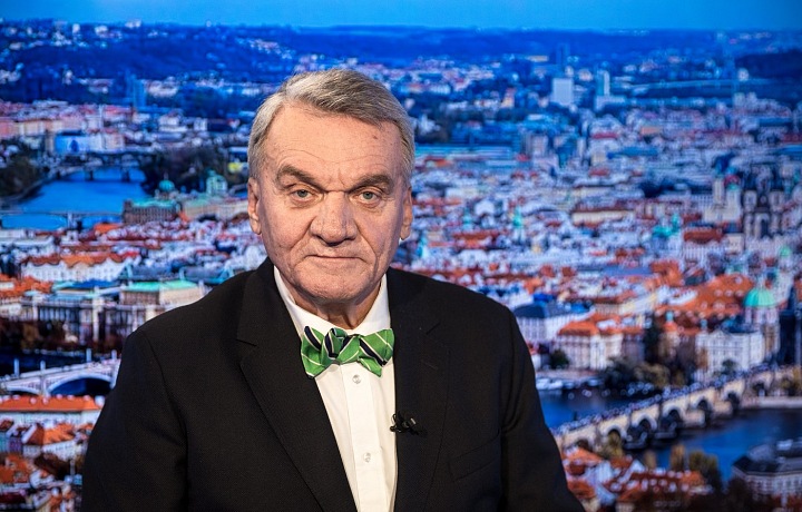 Pražský primátor Bohuslav Svoboda má během dne plno mediálních vystoupení.