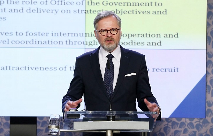 Premiér slibuje snížení cen potravin