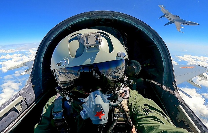 Letadla jsou v blízkosti ostrova