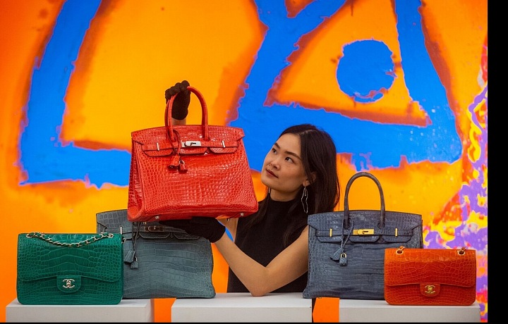 Hermés Birkin bag a Chanel flap bag v krokodýlí kůži