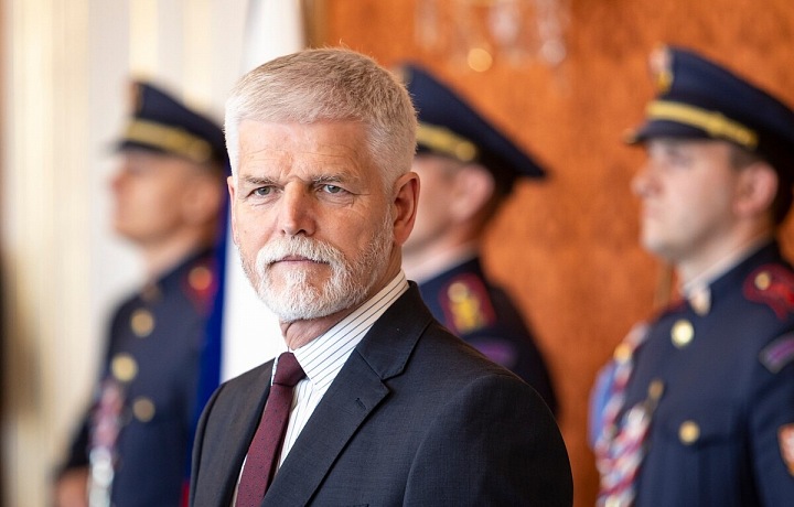 Petr Pavel odletěl na korunovaci