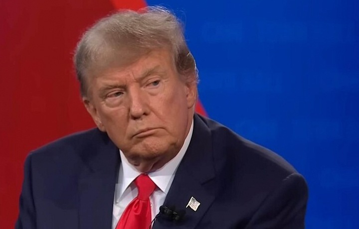 Trump má přijít k soudu příští rok v březnu