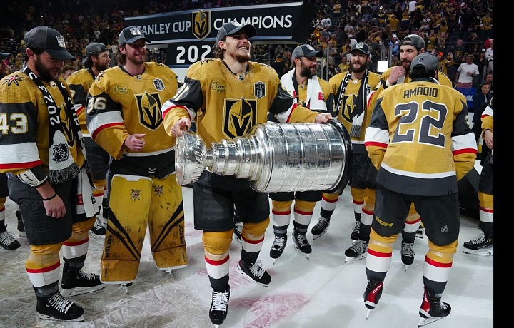 Hokejisté Vega získali slavný Stanley Cup