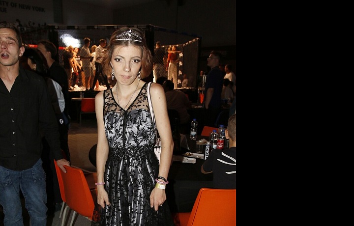 Shopaholicadel oslavovala své zásnuby.