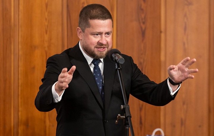 Guvernér zůstává opatrný