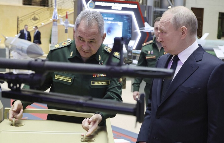 Sergej Šojgu a Vladimir Putin