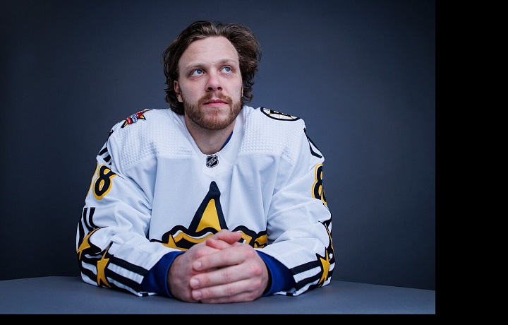 David Pastrňák přiletěl z Bostonu