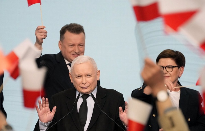 Opoziční strana Právo a spravedlnost dostala v komunálních volbách nejvíce hlasů