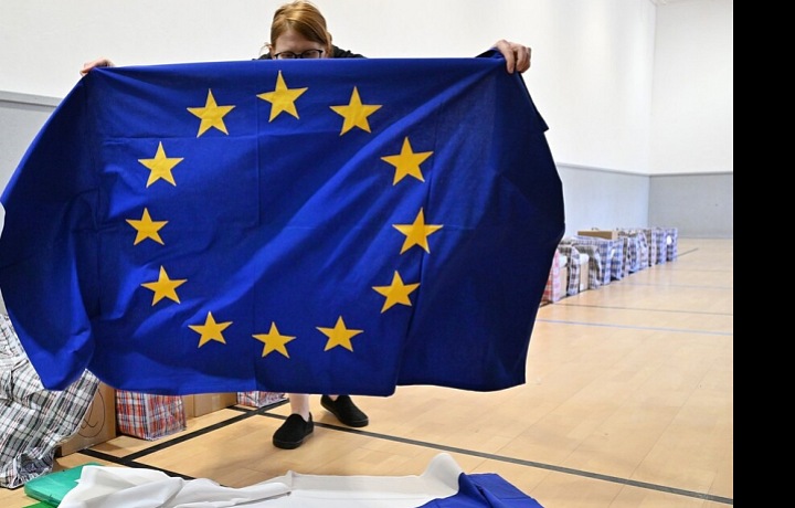 Volební místnosti se již připravují i po celém Česku