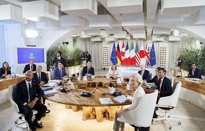 Představitelé států G7