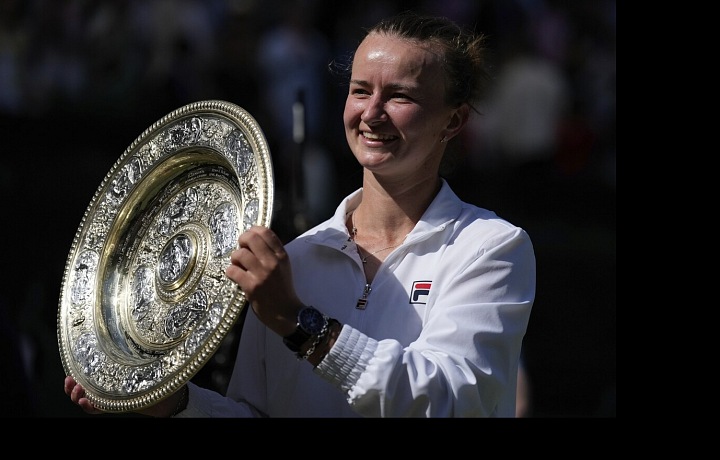 Barbora Krejčíková je hvězdou letošního Wimbledonu.