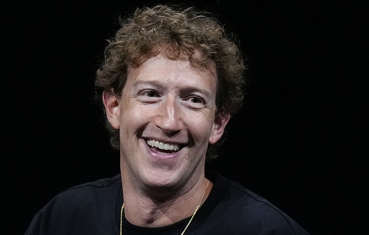 Zuckerberg má v poslední době rozhodně dobré důvody k úsměvu