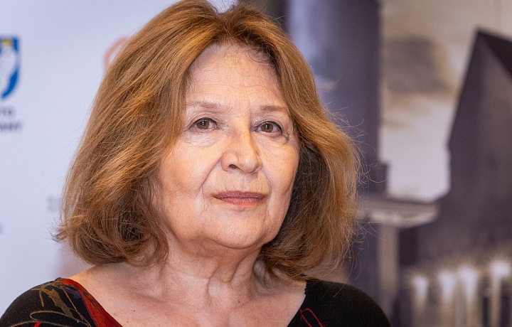 Emília Vášáryová 