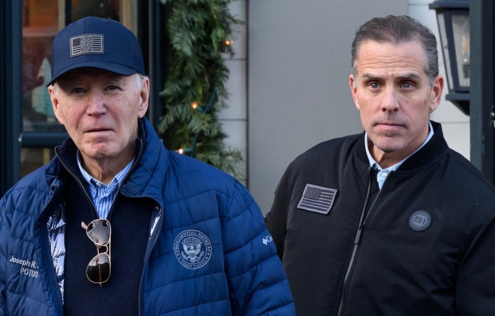 Otec se synem čelili veřejnému tlaku