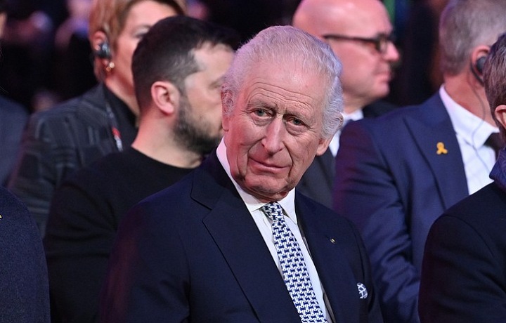 Karel III. řeší problém britské monarchie