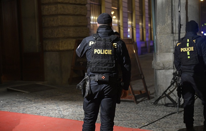 Policie na Českém plese kvůli nahlášení bomby