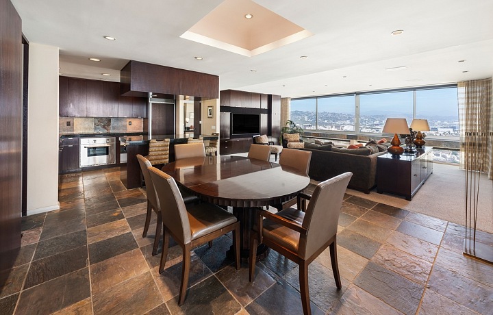 Byt C. Zeta-Jones a Michaela Douglase