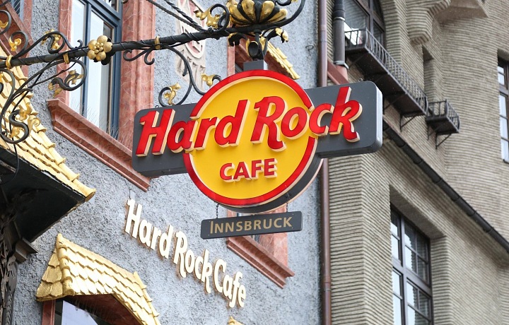 Hard Rock Café dnes patří k neznámějším firmám na světě
