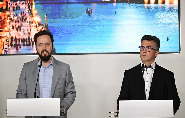 Pražský radní Adam Zábranský (Piráti) a předseda představenstva Trade Centre Praha Josef Bláha