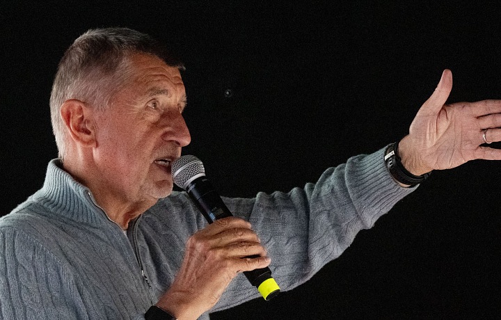 Babiš se snaží mobilizovat své věrné