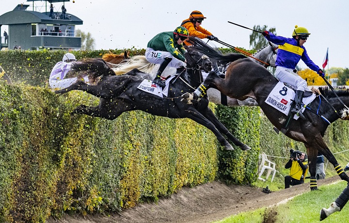 Stumptown (úplně vlevo) překonává Taxisův příkop