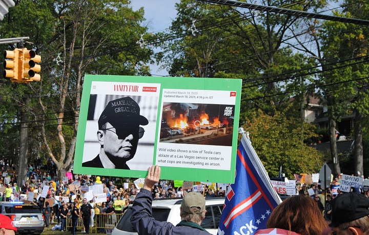 V USA pokračují protesty proti Muskovi