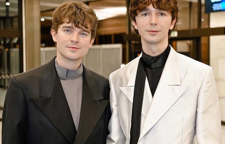 Youtuber a moderátor Karel Kovář alias Kovy se svým partnerem