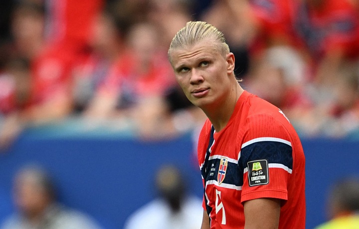 Erling Haaland v dresu norské fotbalové reprezentace