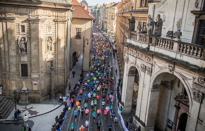 Půlmaraton v ulicích Prahy