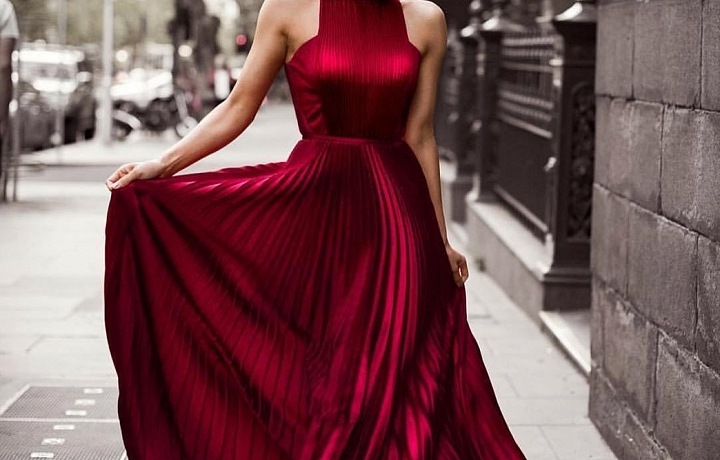 Nádherná i v dlouhých šatech. 