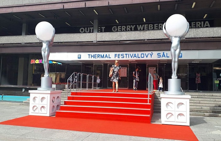 Hotel Thermal, červený koberec 2020