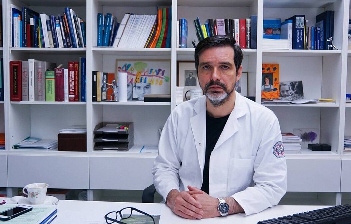 Profesor Robert Lischke