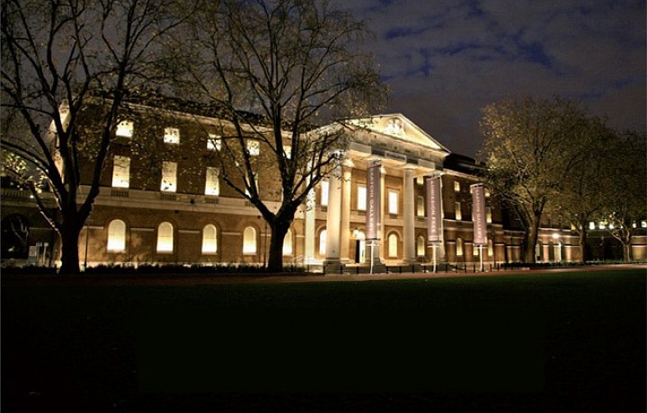 Noblesní budova Saatchi Gallery