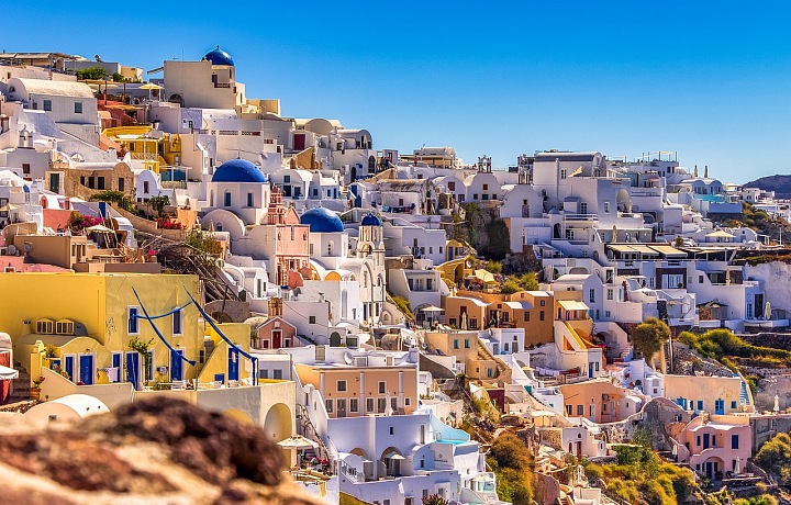 Ostrov Santorini je v Řecku nejvíce zahlcen turisty