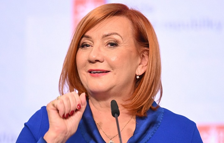 Ministryně financí potřebuje další peníze