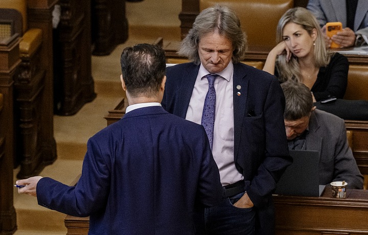 Miroslav Ševčík a Tomio Okamura ve Sněmovně