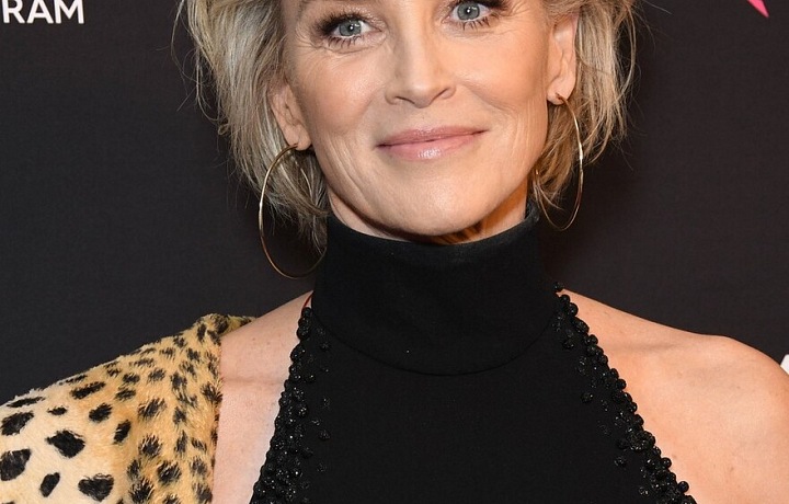 Sharon Stone v černém topu