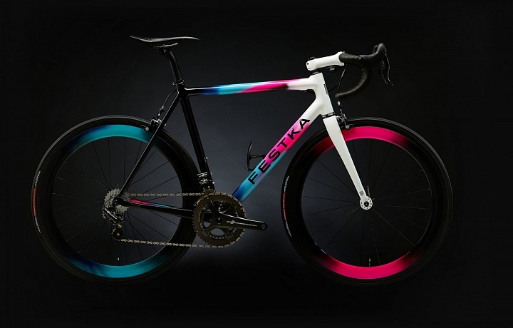 Rám k výročí 100 let BMW