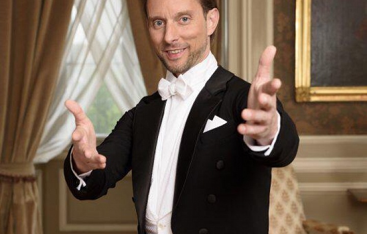 Každou sobotu je Václav v porotě v taneční soutěži StarDance. 