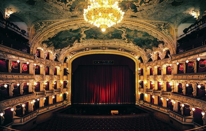 Státní opera po třech letech rekonstrukcí míří k znovuotevření.