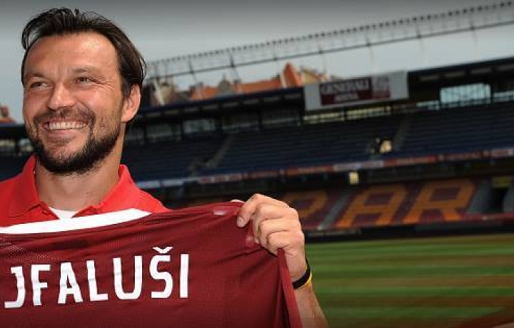 Tomáš už fotbal nehraje, užívá si život rentiéra. 