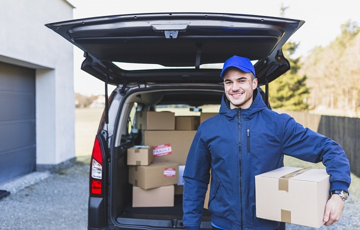 V době koronaviru roste zájem o doručování zásilek.