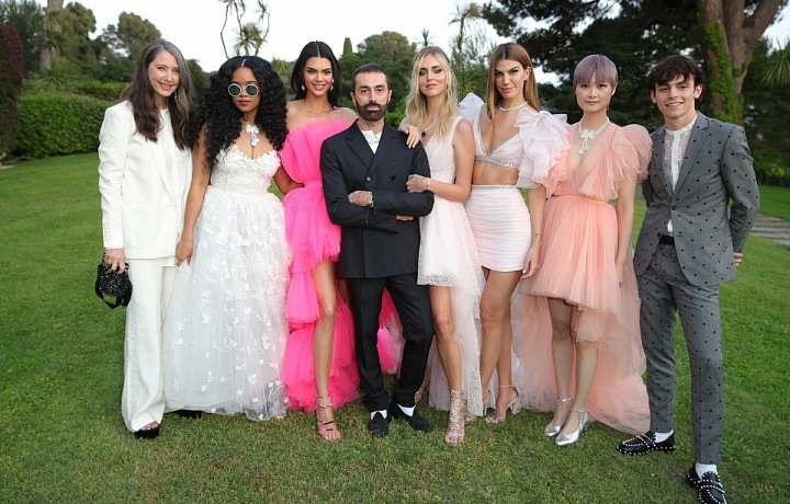 Luxusní spolupráce H&M x GIAMBATTISTA VALLI v Cannes