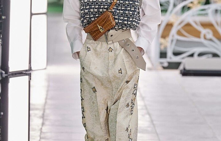 Vesta od návrháře Nicolase Ghesquièra.